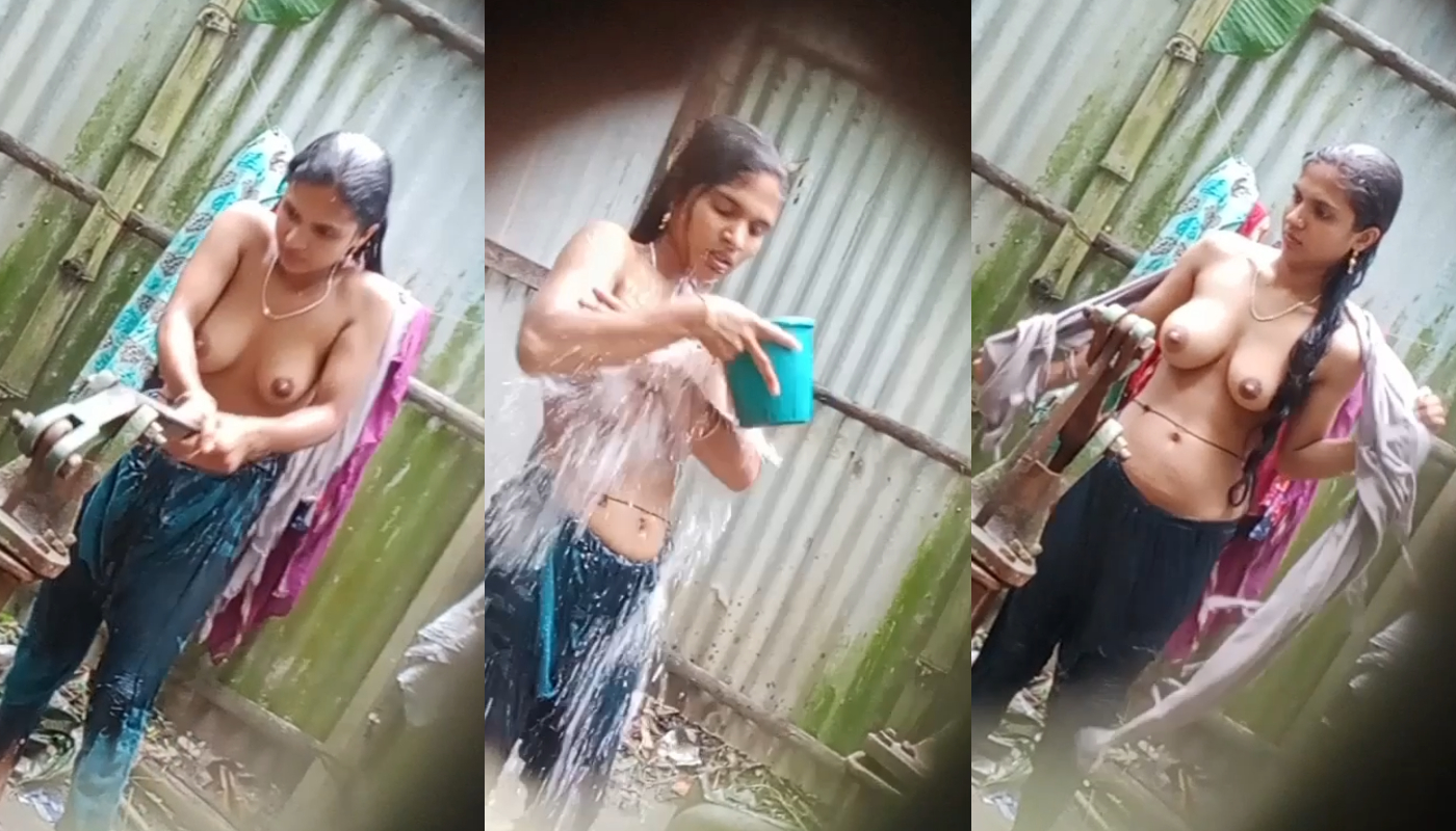 Beautiful Village Girl Bathing Secretly Captured