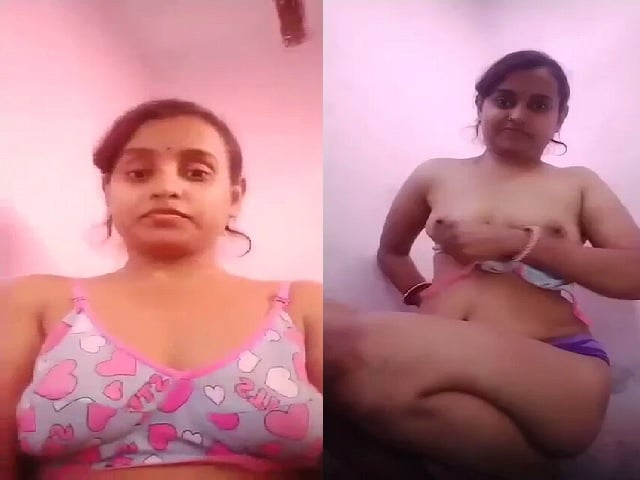 Desi bhabhi boobs show and viral boob sucking